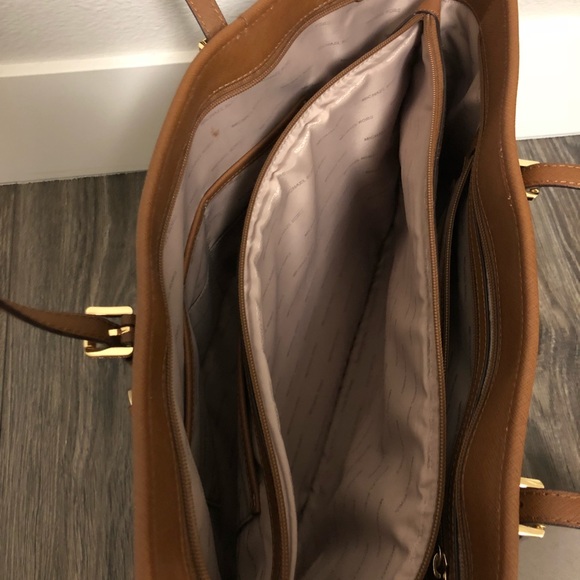 Michael Kors Extra-Large Tote Bag - Picture 3 of 5